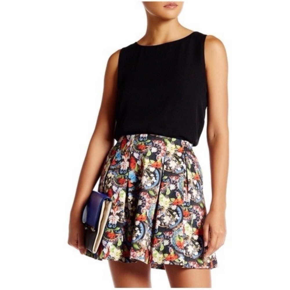 Alice + Olivia Island Watercolor Parson Pleated Skirt (112) - Picture 2 of 6